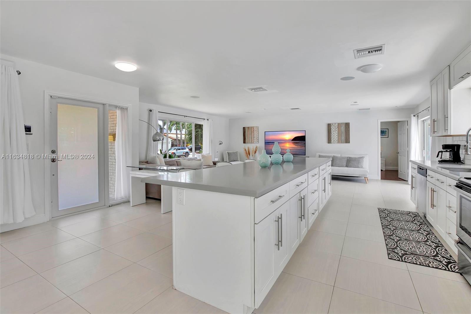 2824 NE 35th St, Fort Lauderdale, Florida image 7