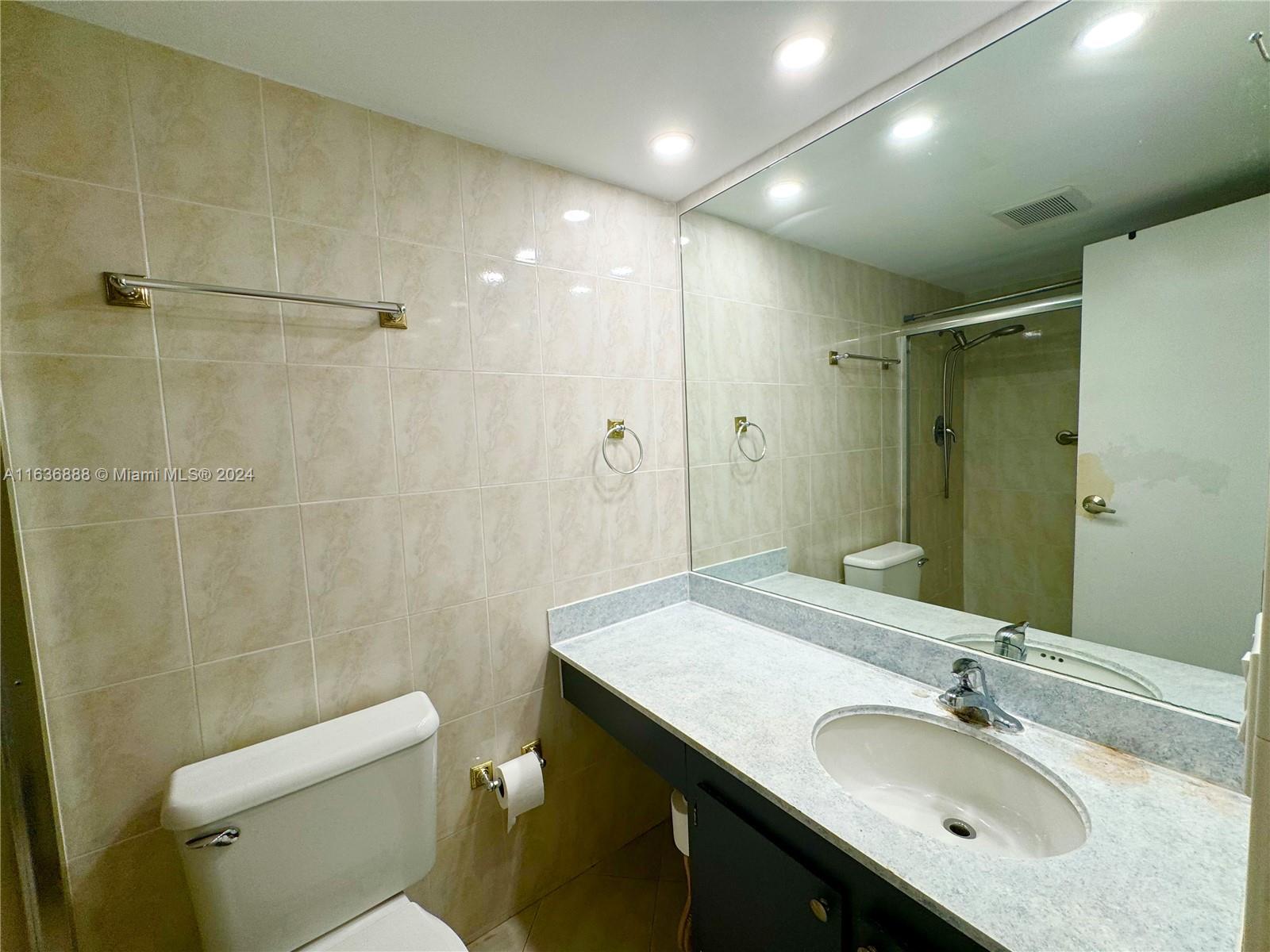 250 174th St #318, Sunny Isles Beach, Florida image 32
