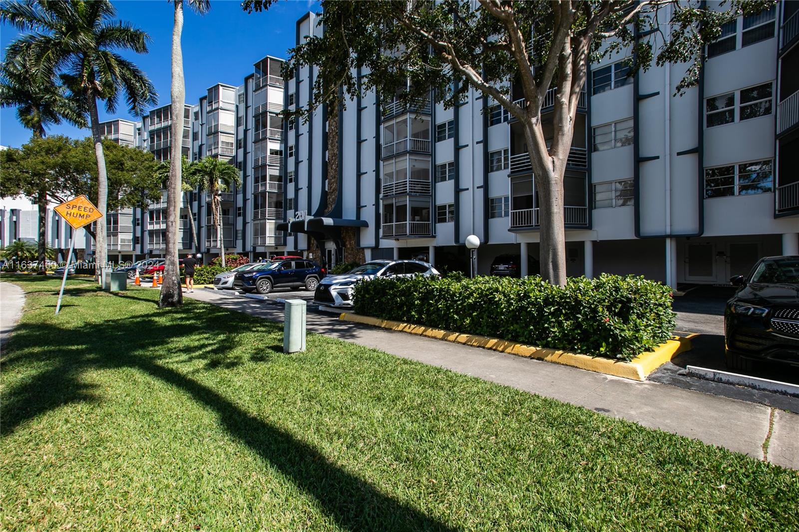 200 Diplomat Pkwy #325, Hallandale Beach, Florida image 12