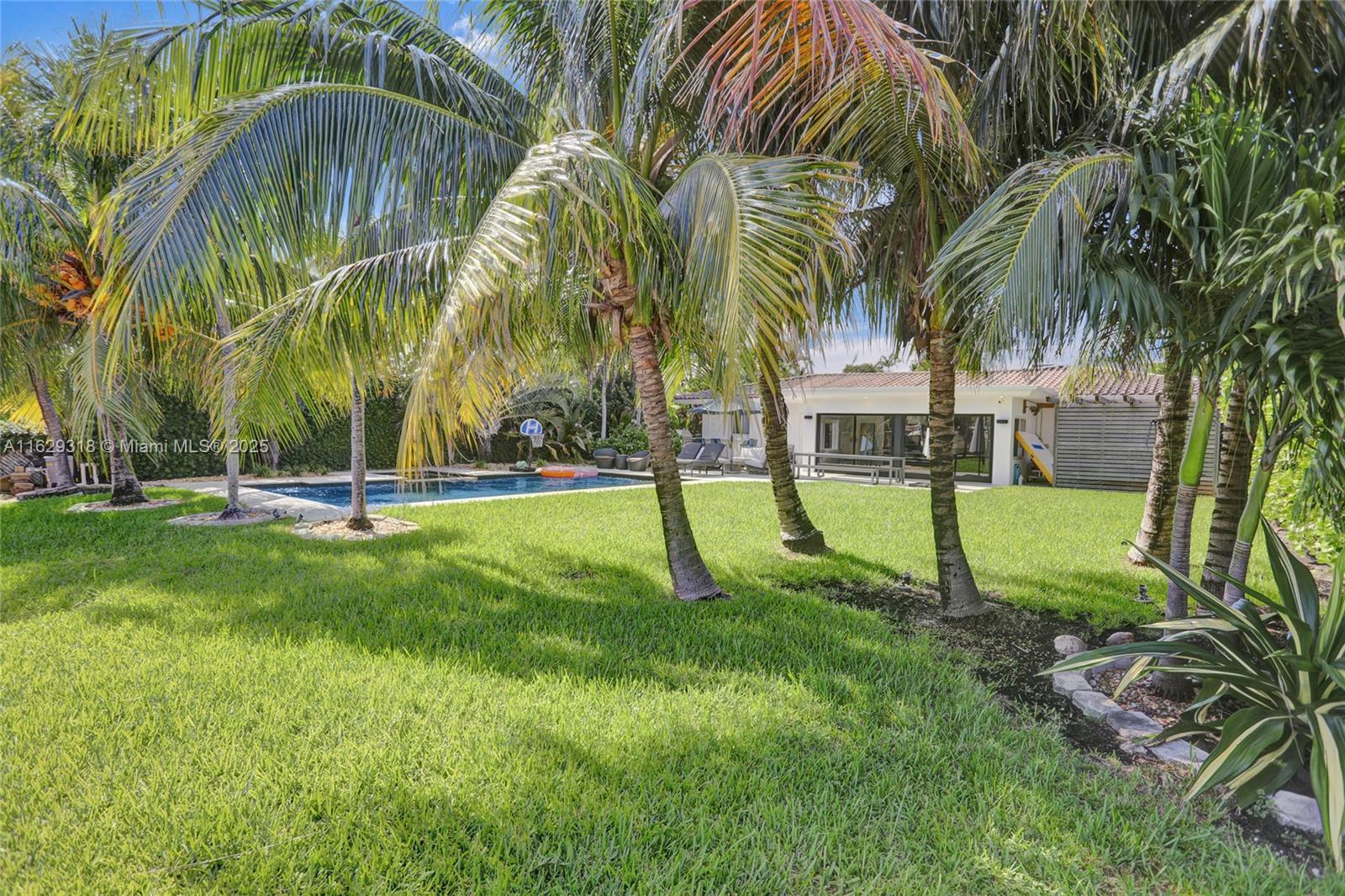 2104 NE 124th St, North Miami, Florida image 34