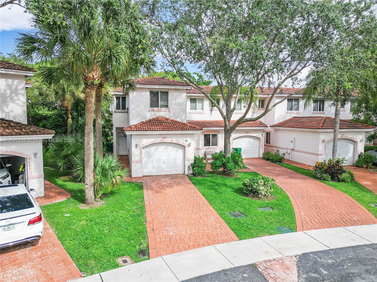 7659 Tamarac Island Circle, Tamarac, Florida image 28