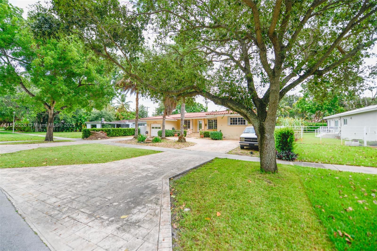 231 Deer Run, Miami Springs, Florida image 1