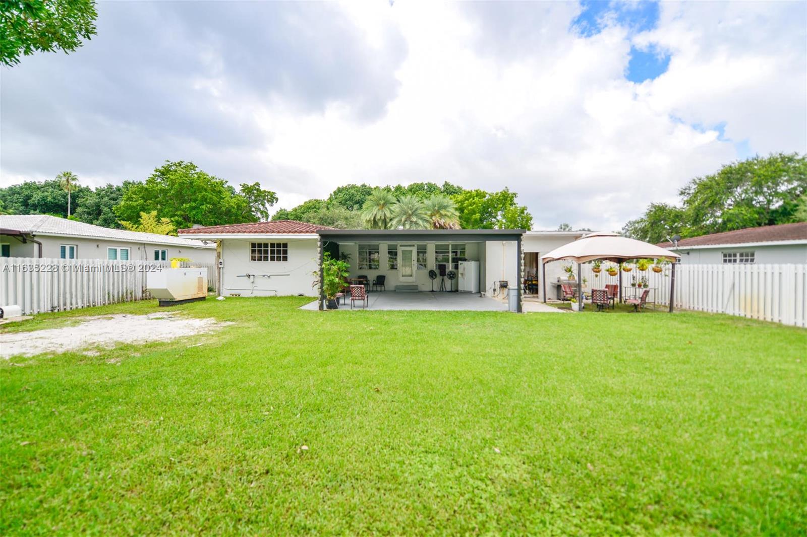 231 Deer Run, Miami Springs, Florida image 23