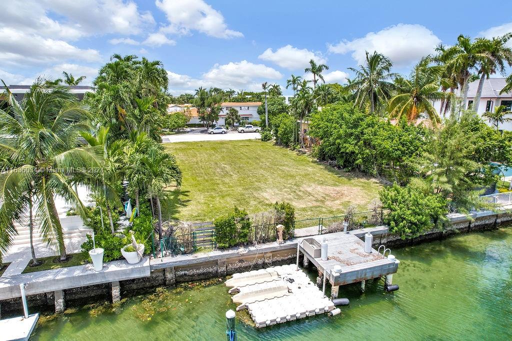 10201 E Broadview Dr, Bay Harbor Islands, Florida image 8