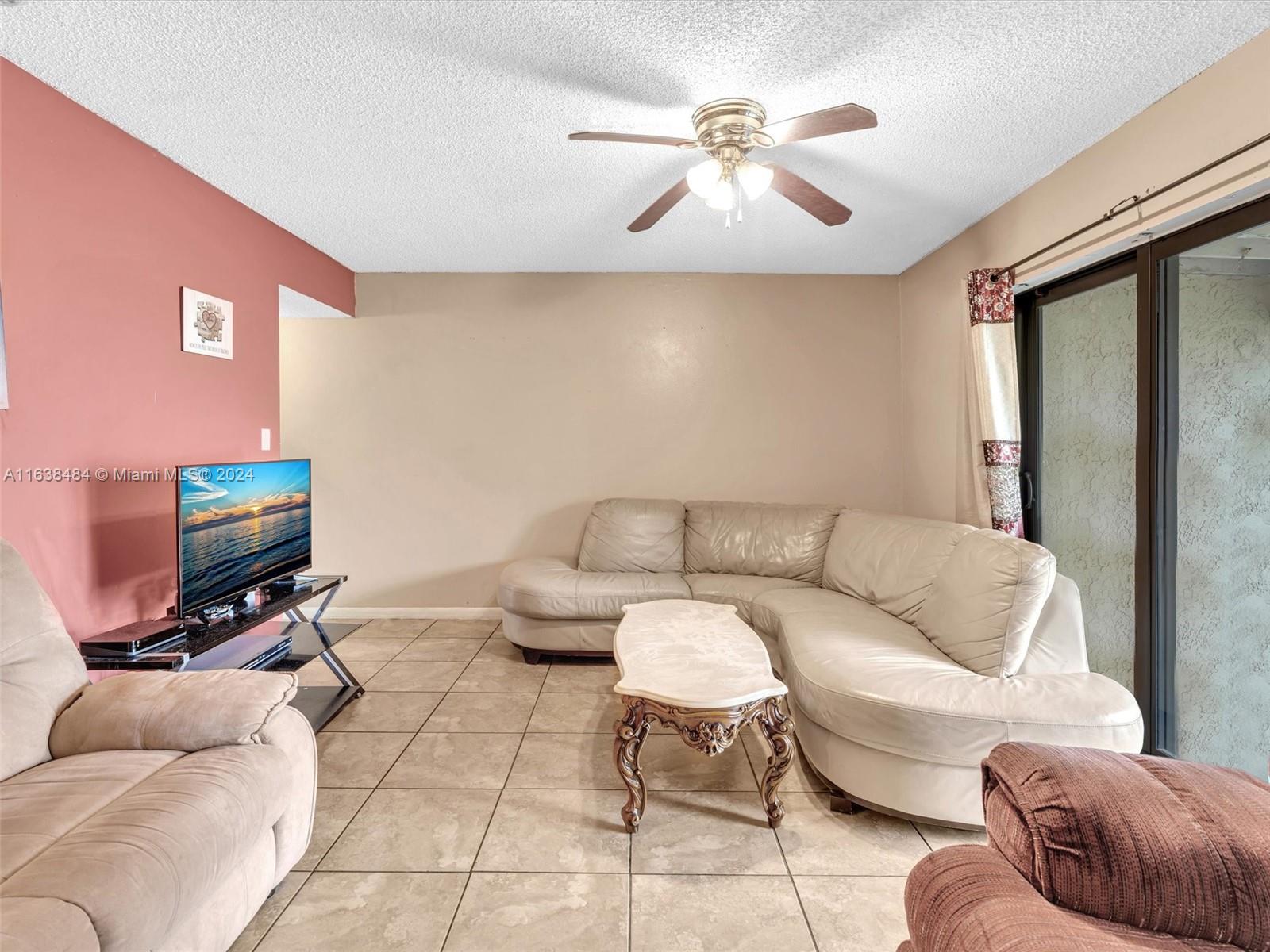 63 Pleasant Hill Ln, Tamarac, Florida image 1