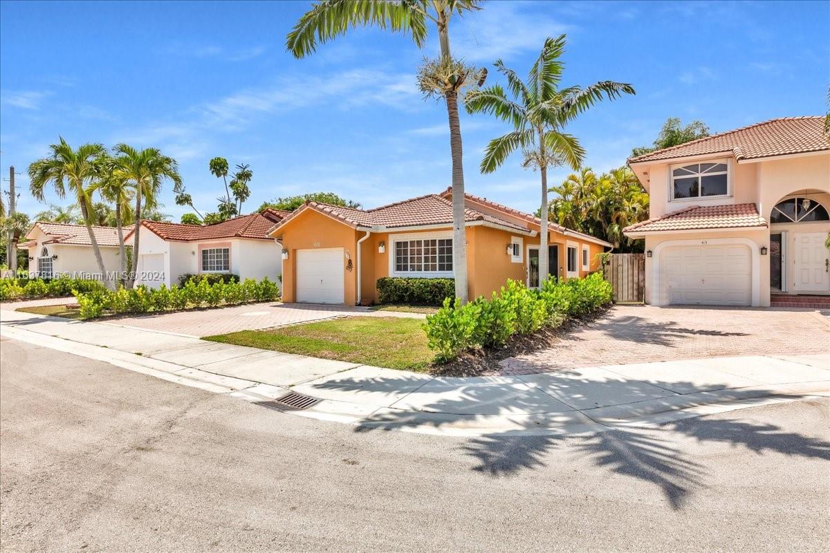 409 Kelly Ln, Weston, Florida image 2