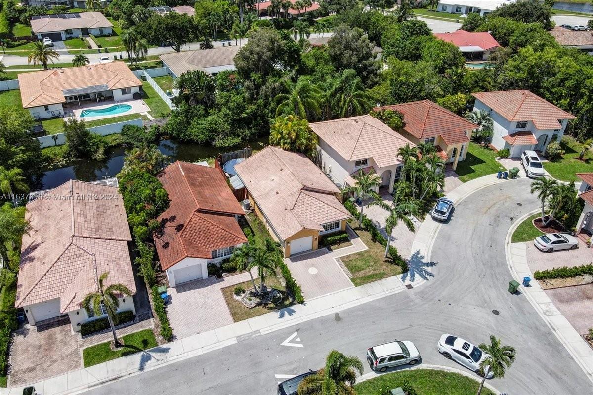 409 Kelly Ln, Weston, Florida image 38