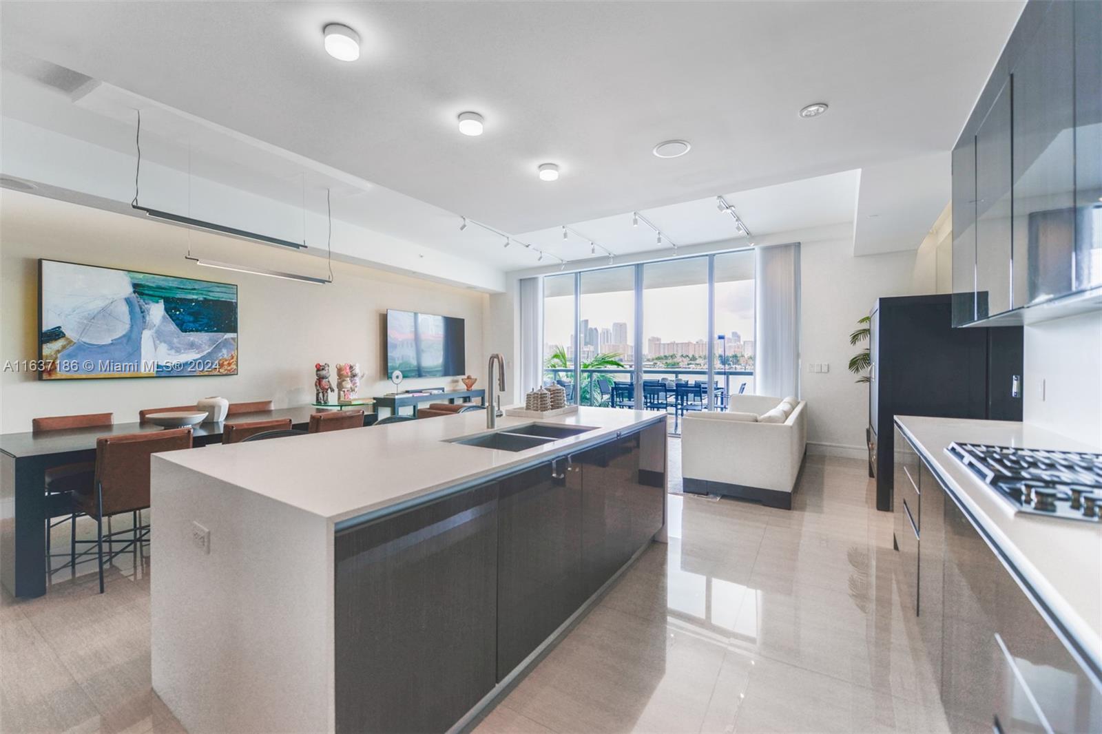 3300 NE 188th St #212, Aventura FL 33180