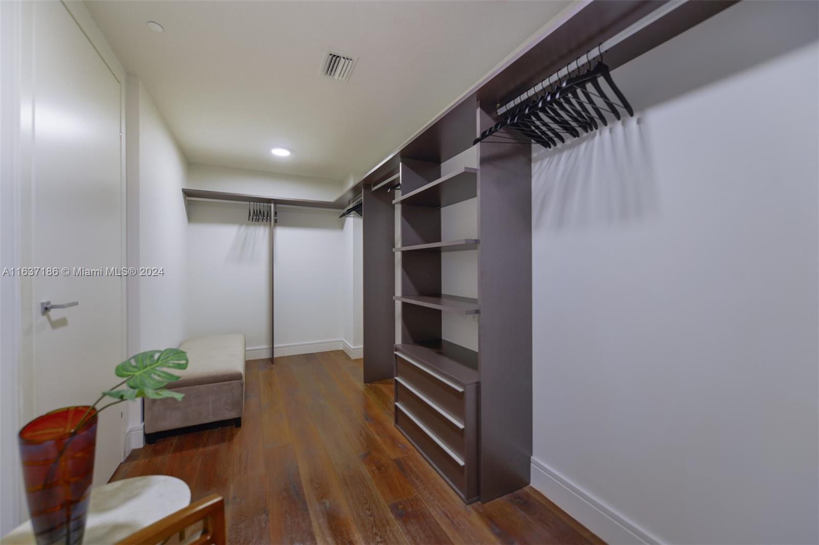 3300 NE 188th St #212, Aventura FL 33180