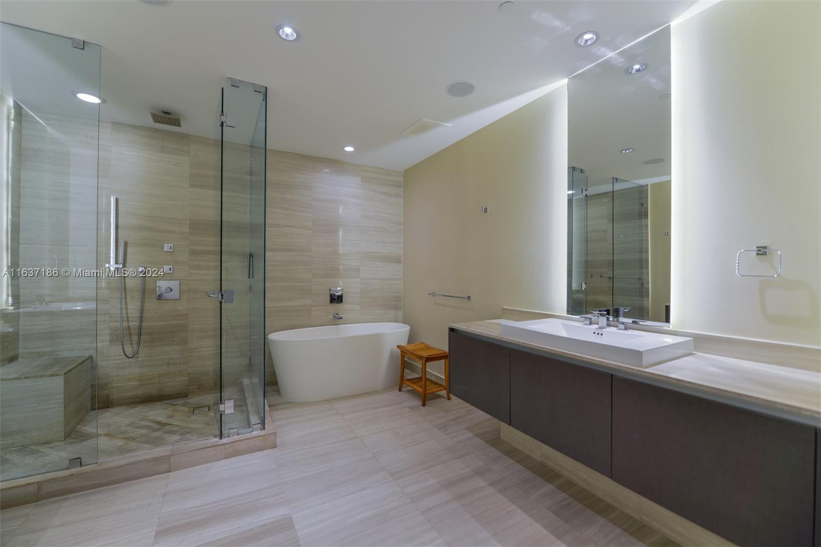 3300 NE 188th St #212, Aventura FL 33180