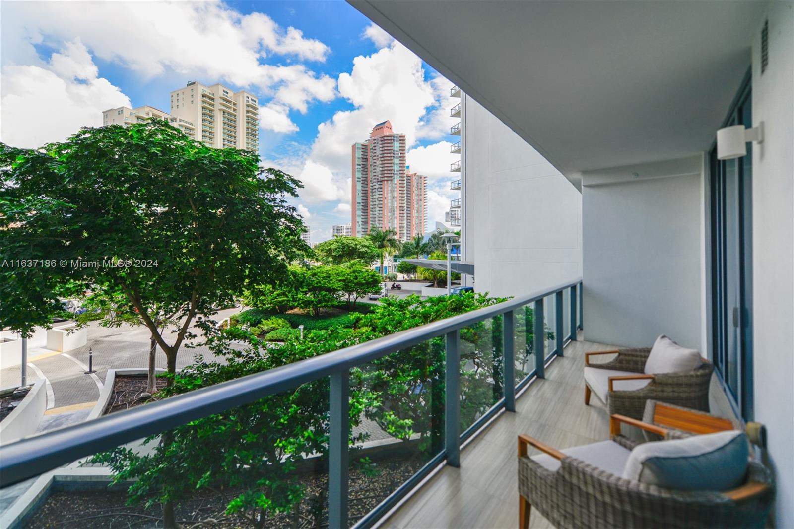 3300 NE 188th St #212, Aventura FL 33180
