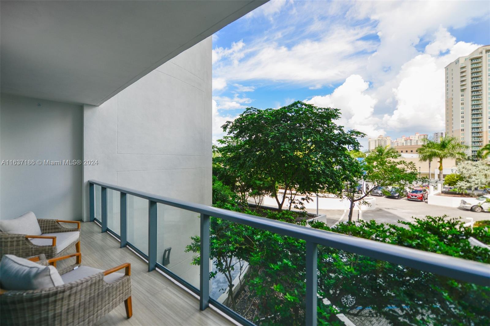 3300 NE 188th St #212, Aventura FL 33180