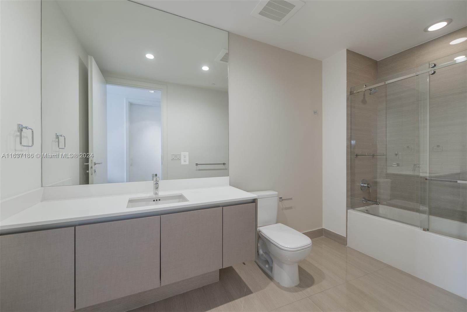 3300 NE 188th St #212, Aventura FL 33180