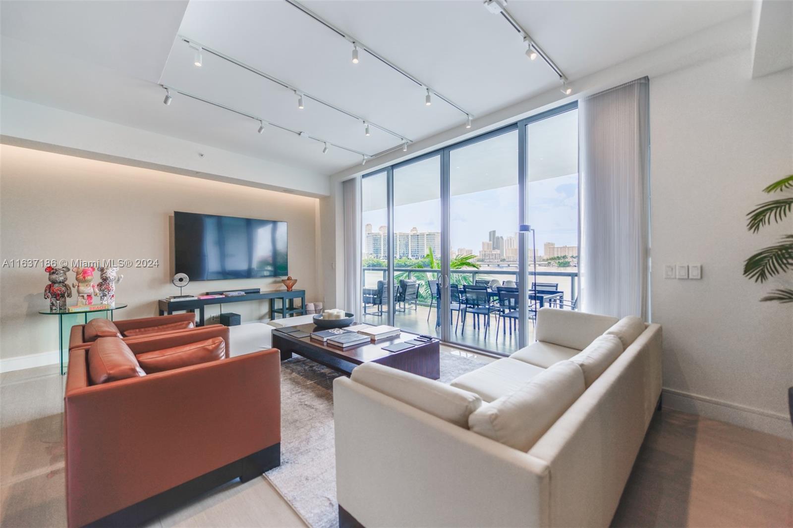3300 NE 188th St #212, Aventura FL 33180