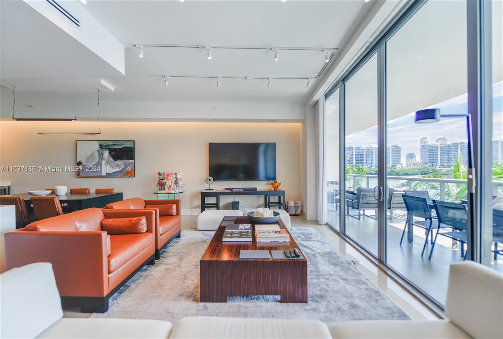 3300 NE 188th St #212, Aventura FL 33180