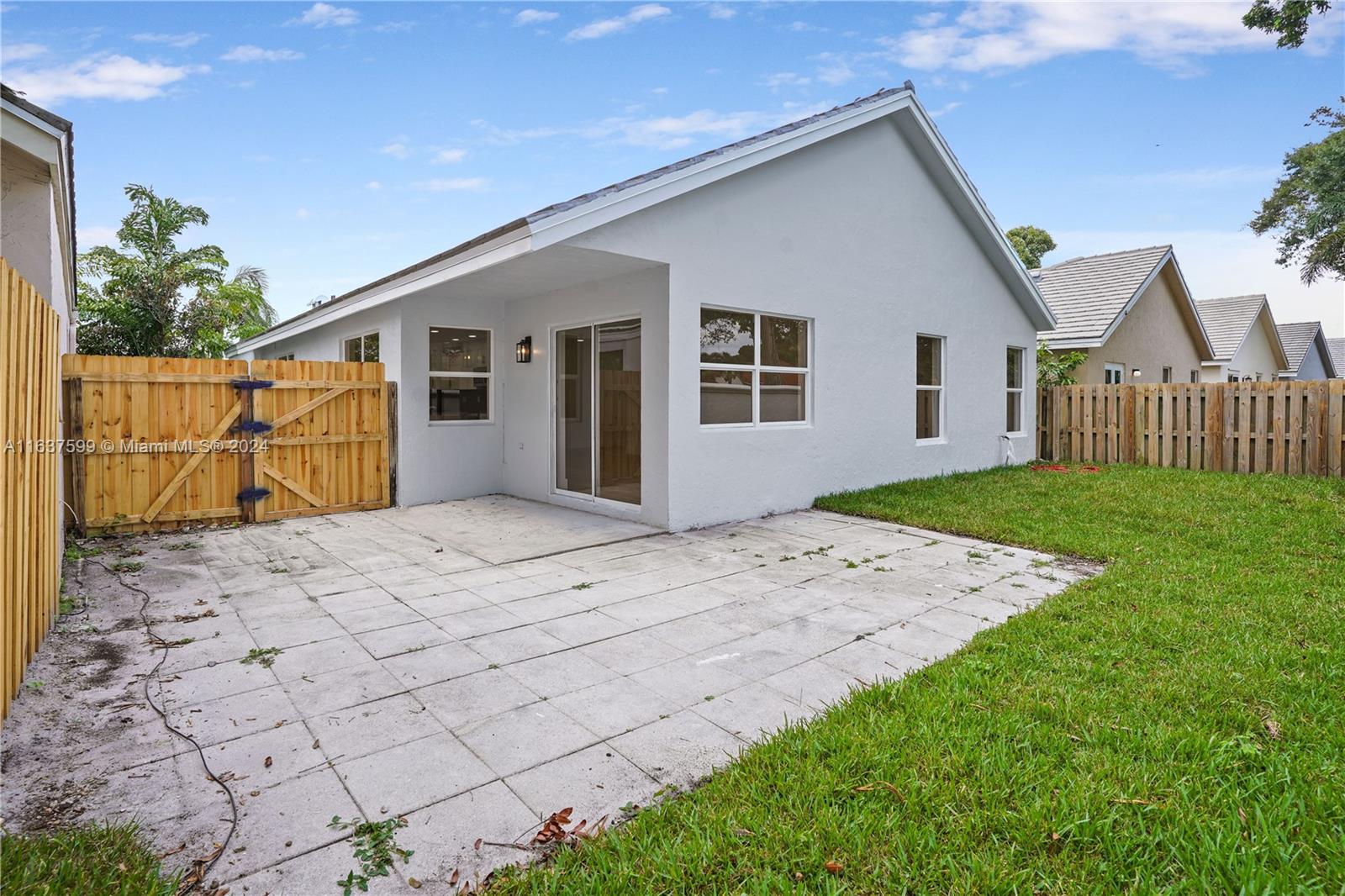 9354 Arborwood Cir, Davie, Florida image 17