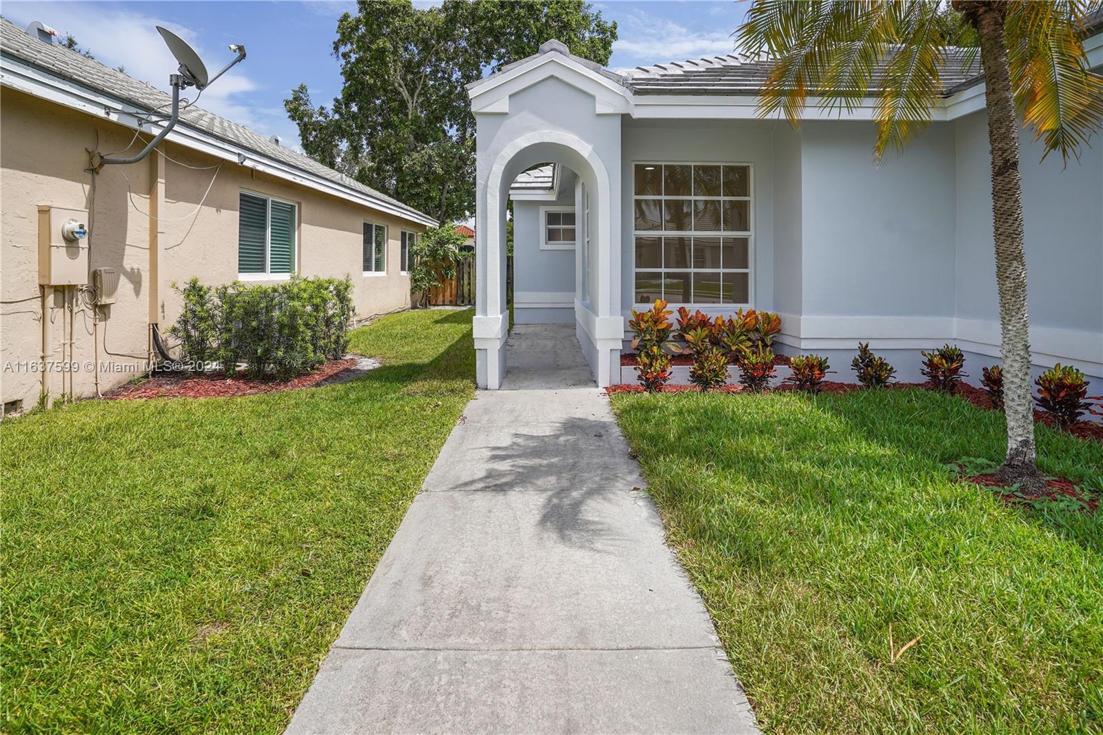 9354 Arborwood Cir, Davie, Florida image 3