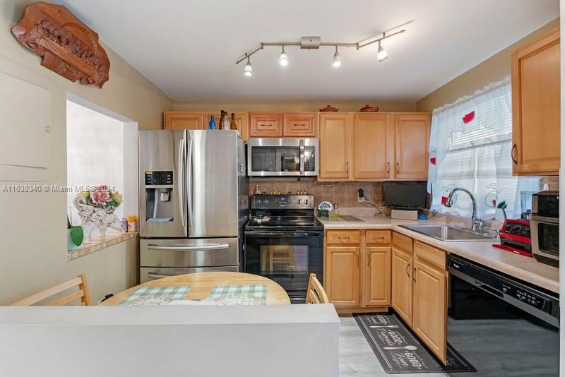 8951 Sunrise Lakes Blvd #109, Sunrise, Florida image 6