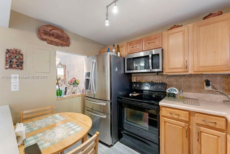 8951 Sunrise Lakes Blvd #109, Sunrise, Florida image 7
