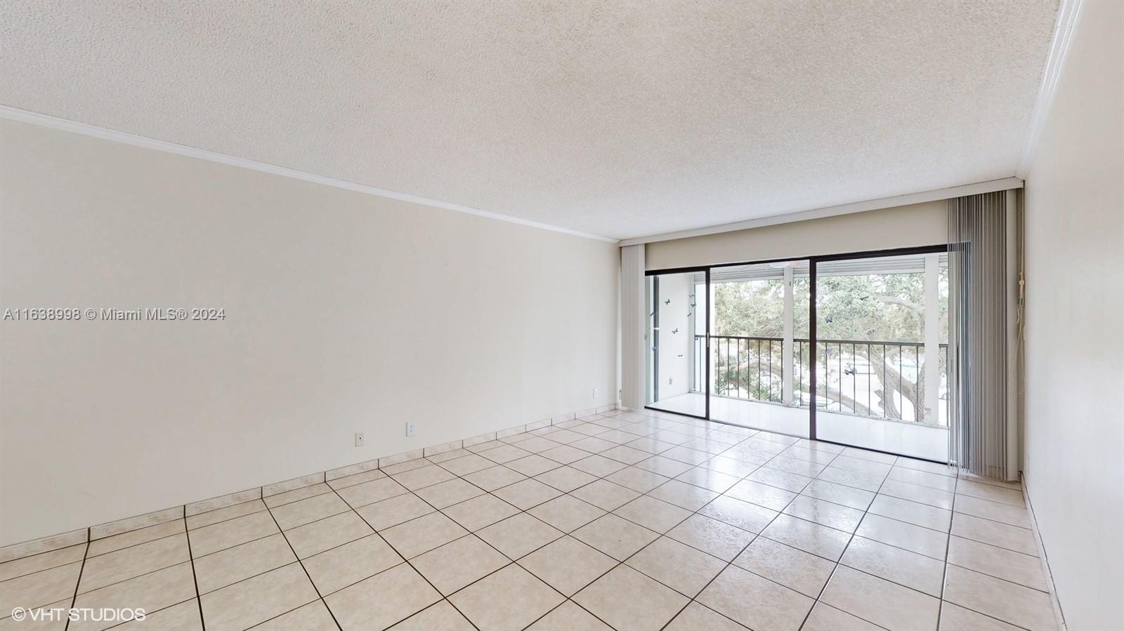 200 Lakeview Dr #306, Weston, Florida image 2