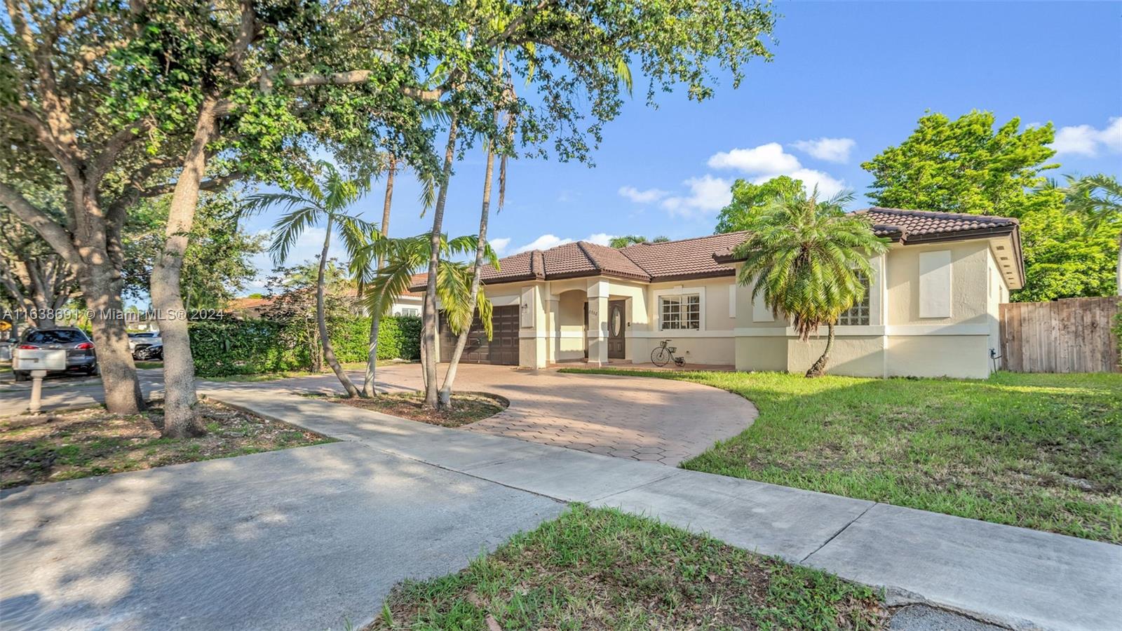 8930 NW 162nd Ter, Miami Lakes, Florida image 2