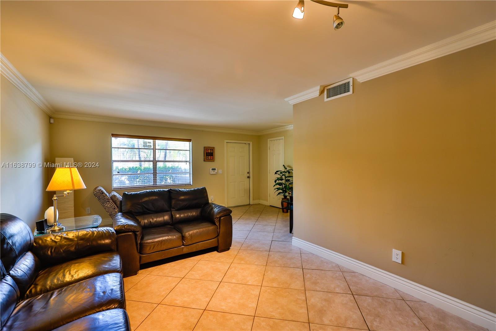 1325 Partridge Close, Pompano Beach, Florida image 9