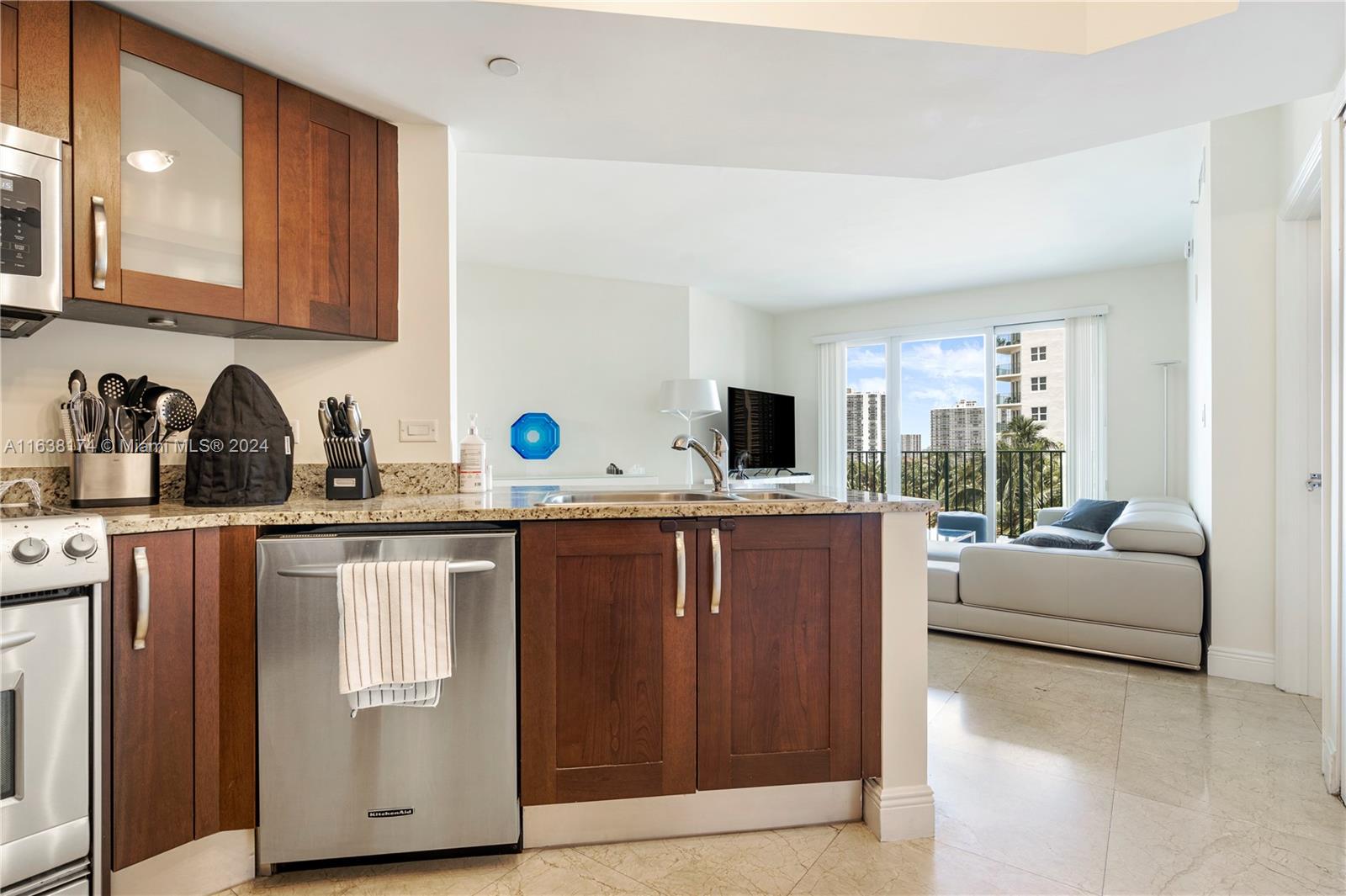 19900 E Country Club Dr #816, Aventura FL 33180