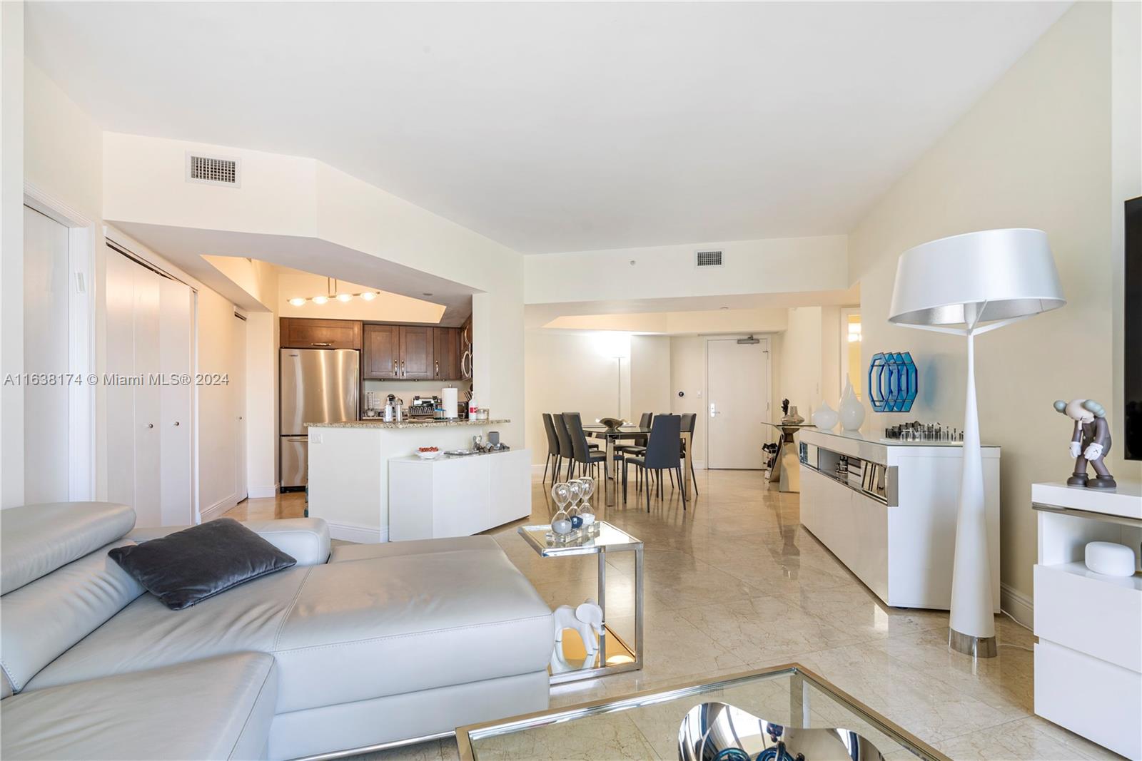19900 E Country Club Dr #816, Aventura FL 33180