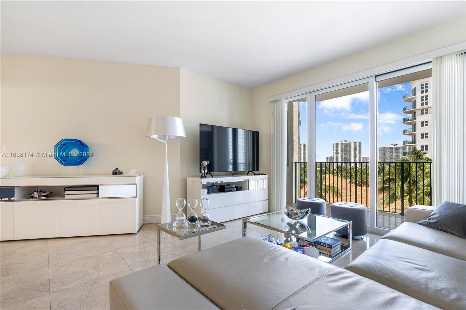 19900 E Country Club Dr #816, Aventura FL 33180
