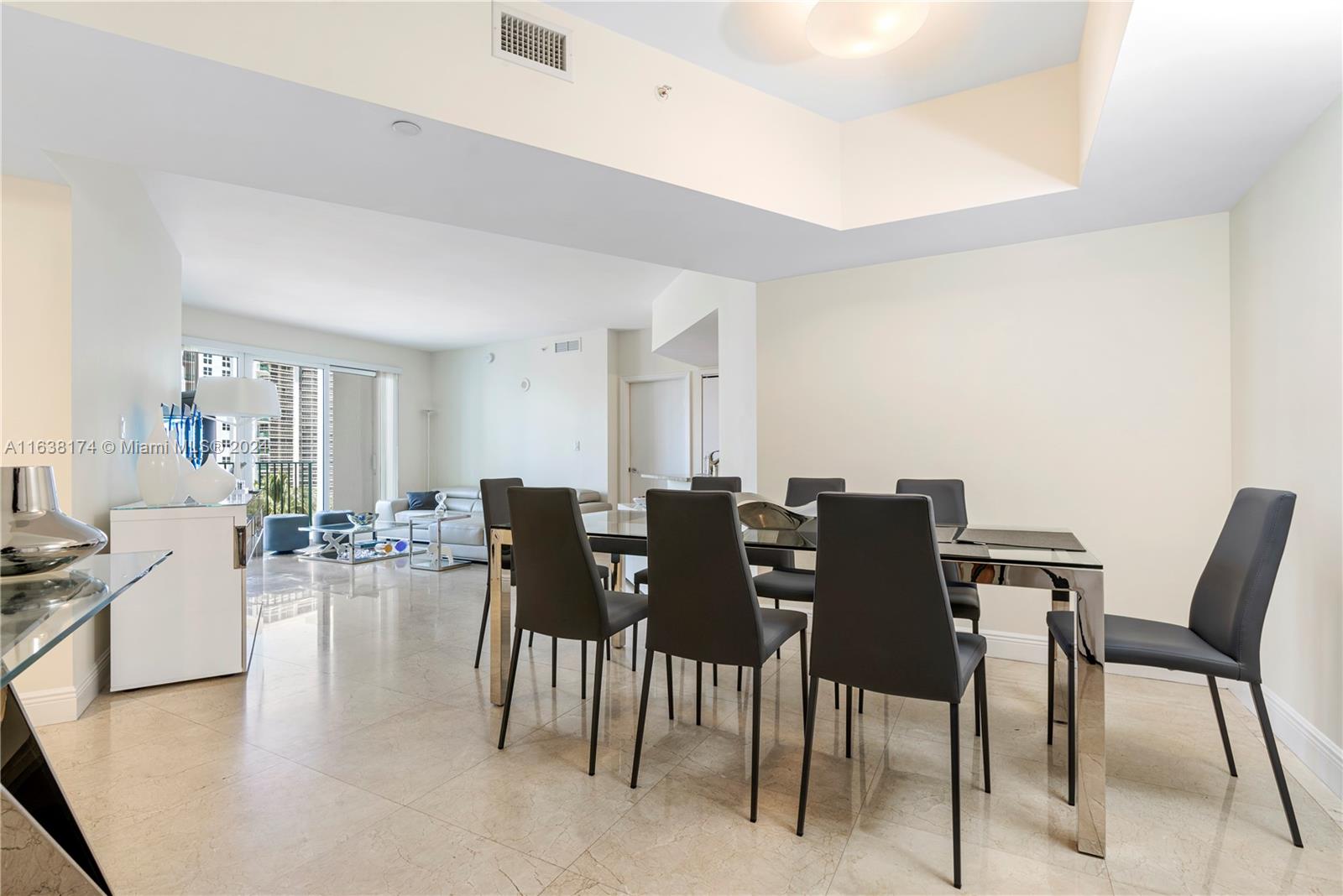19900 E Country Club Dr #816, Aventura FL 33180