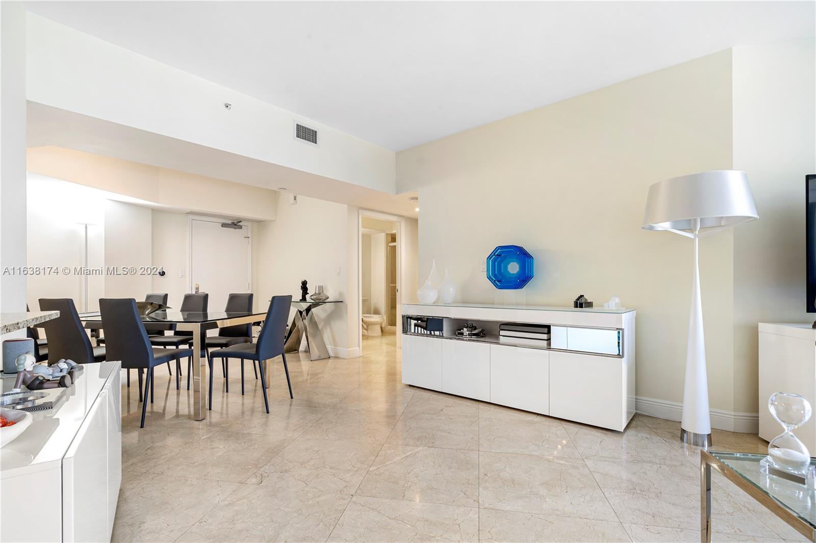 19900 E Country Club Dr #816, Aventura FL 33180