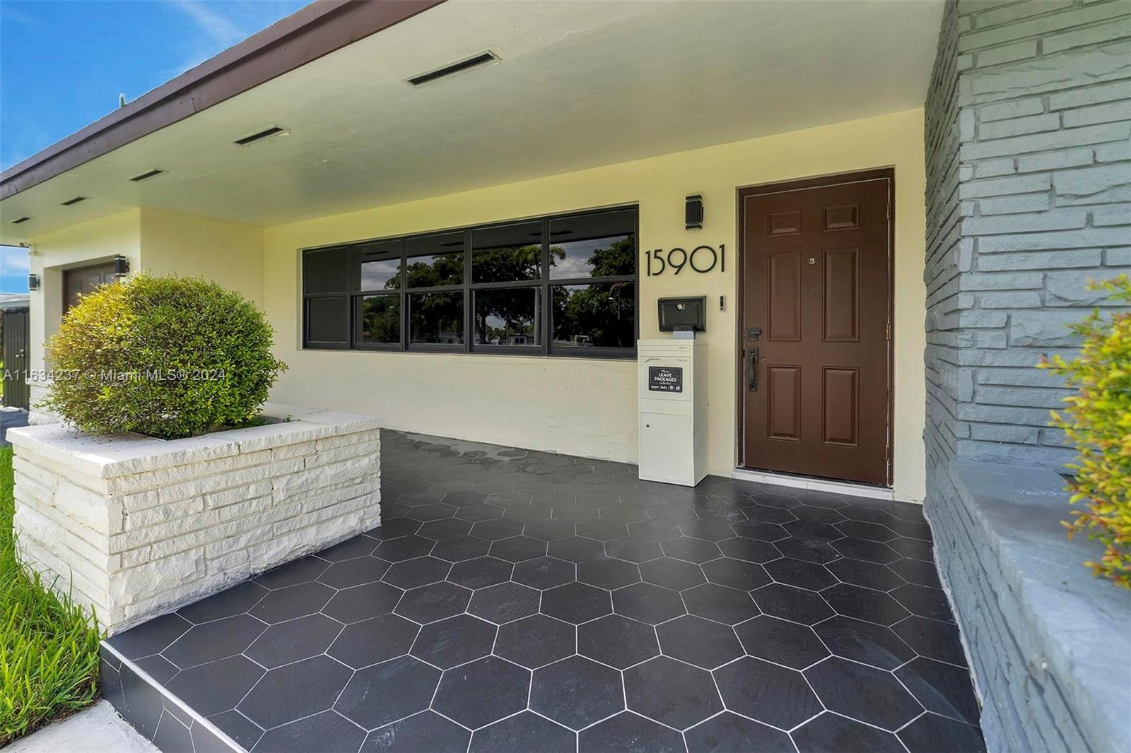 15901 Miami Dr, North Miami Beach, Florida image 20