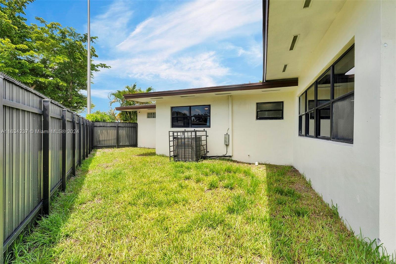 15901 Miami Dr, North Miami Beach, Florida image 29