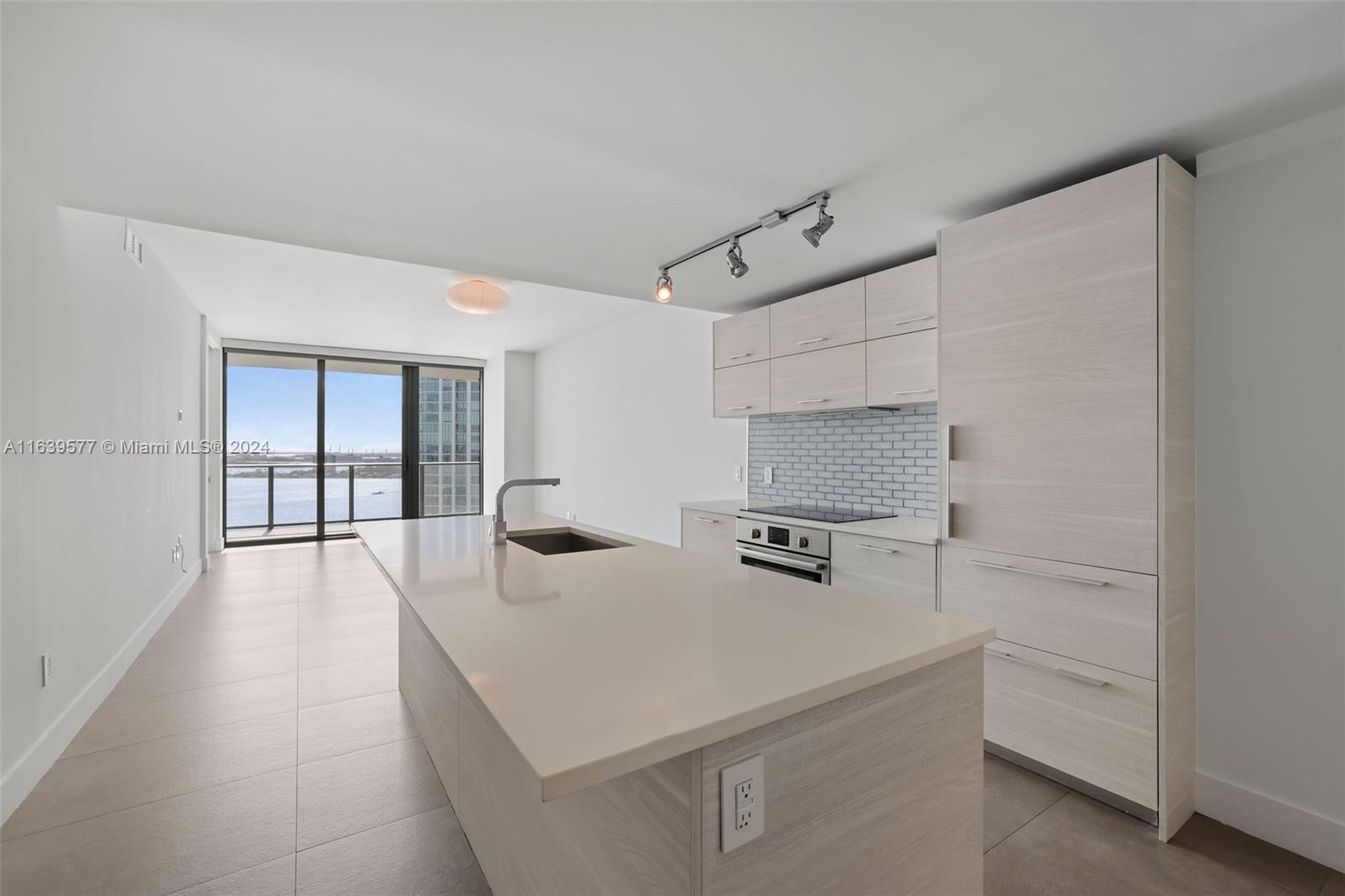 650 NE 32nd St #3203, Miami, Florida image 3