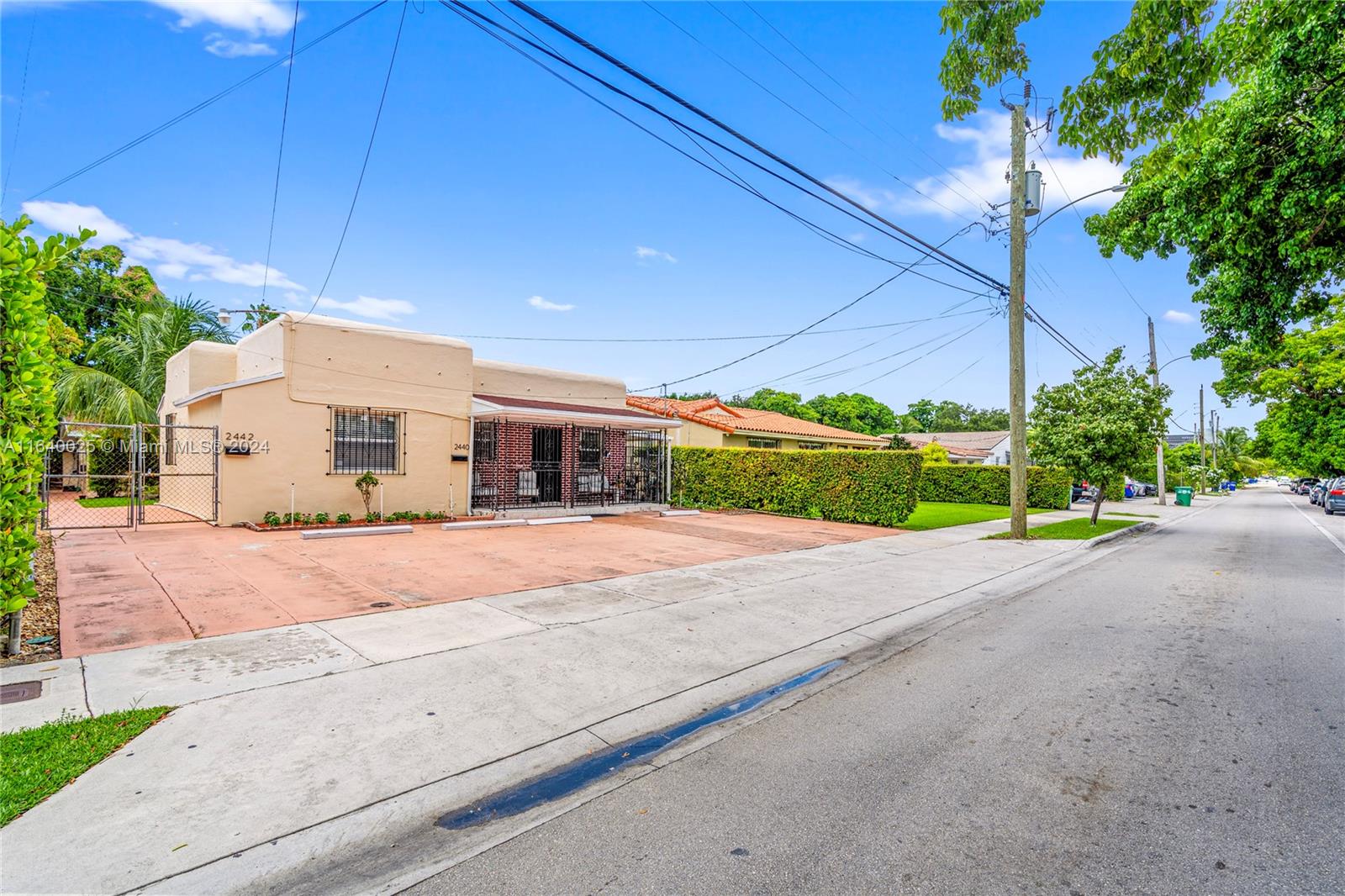 2440 SW 3rd St, Miami, Florida image 3