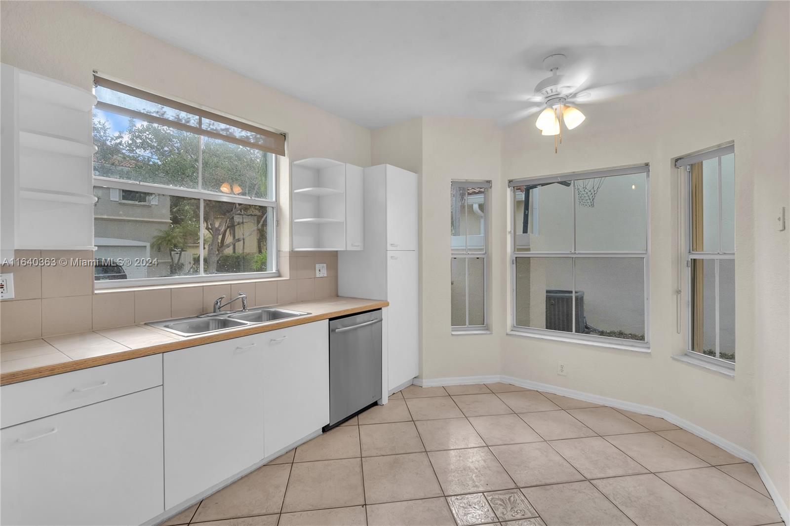 1605 Seagrape Way #1605, Hollywood, Florida image 6