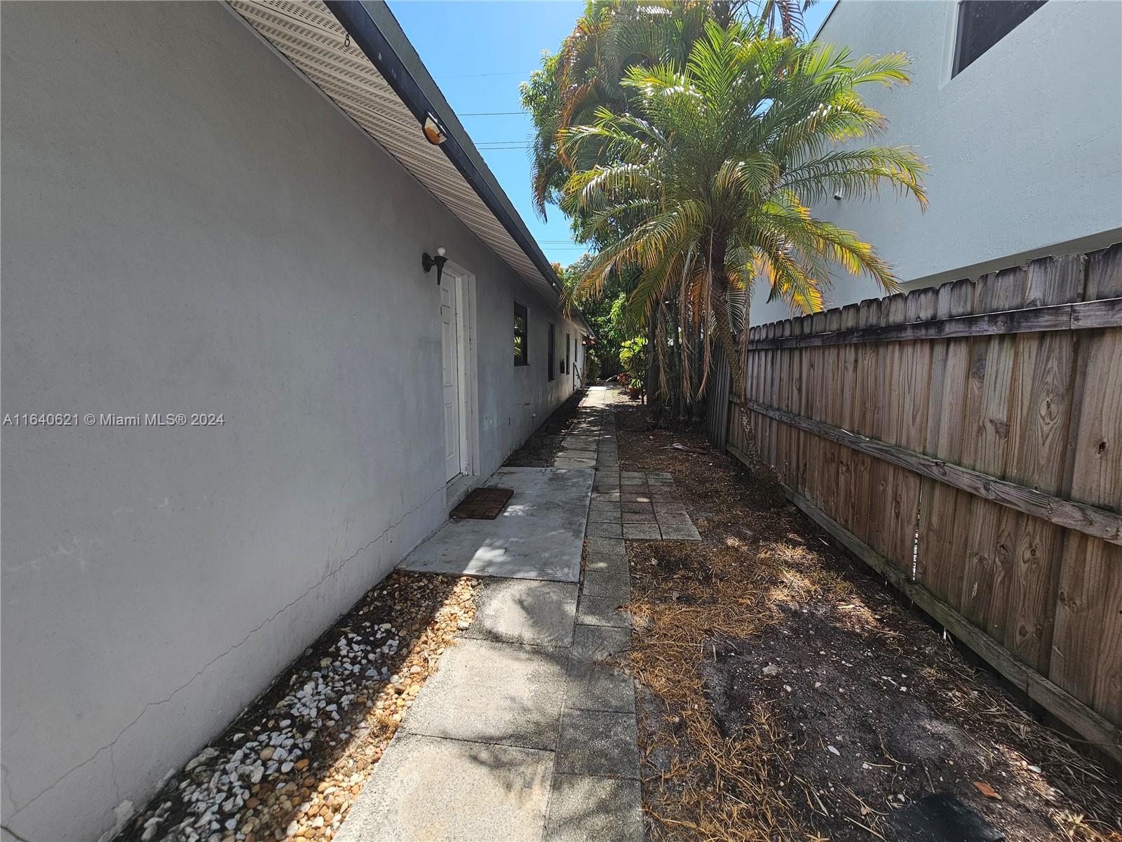 1236 NE 12th Ave, Fort Lauderdale, Florida image 2