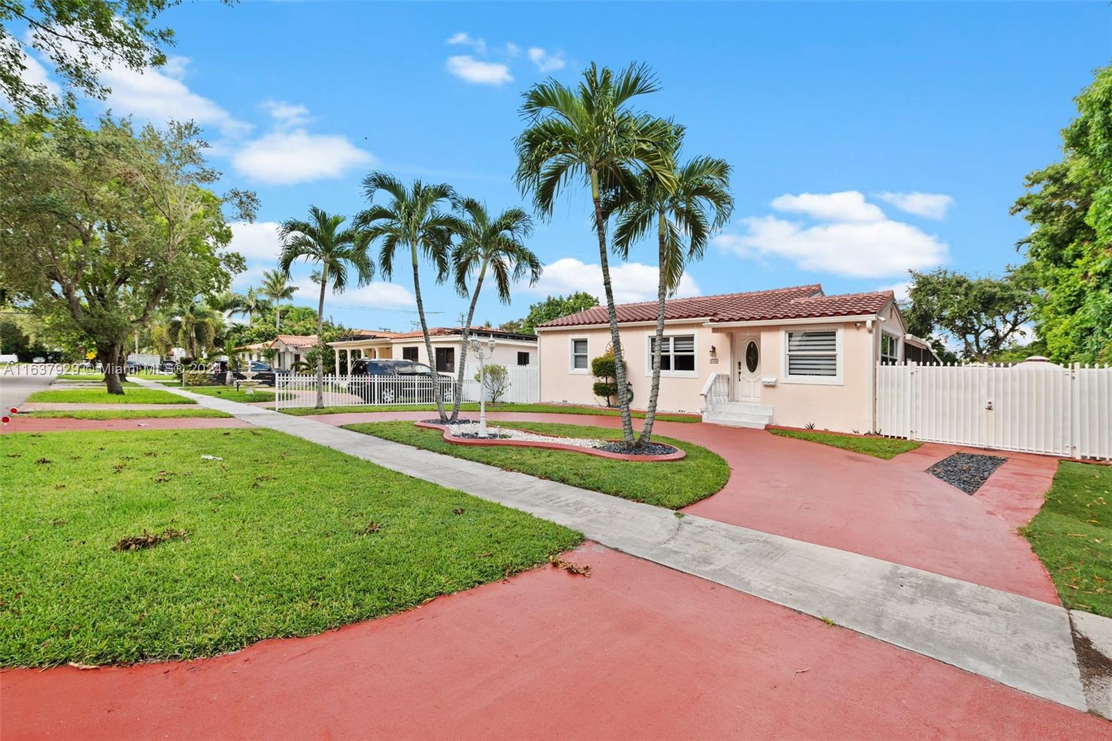 556 La Villa Dr, Miami Springs, Florida image 2