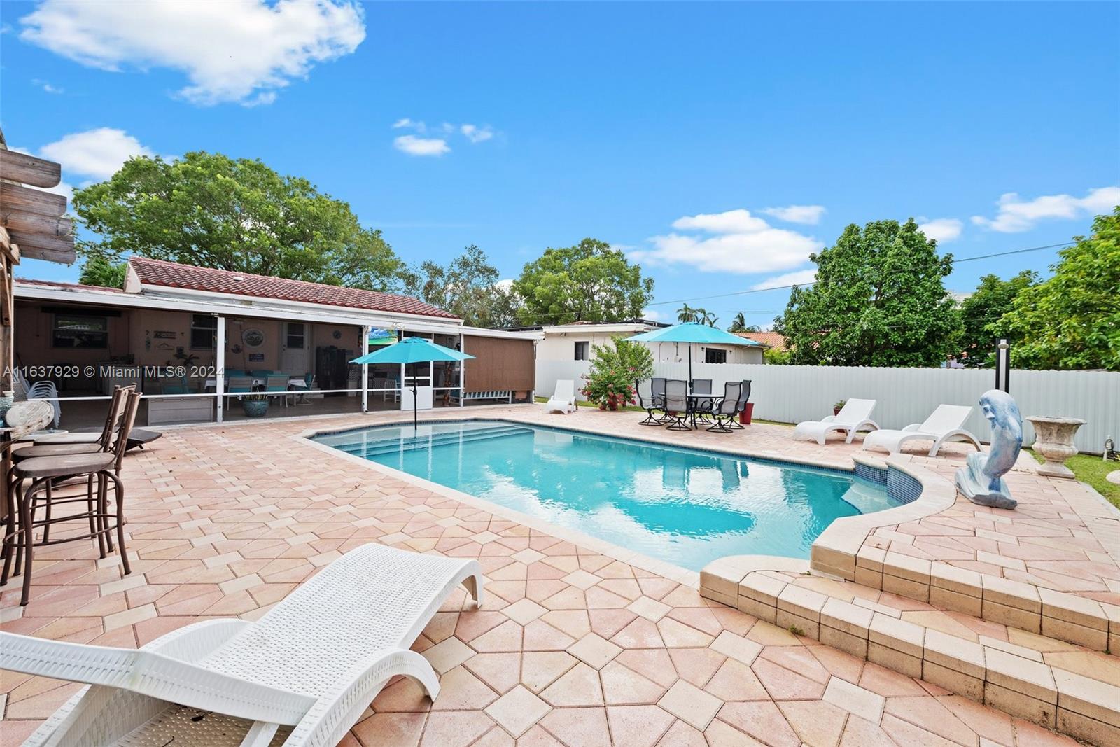 556 La Villa Dr, Miami Springs, Florida image 20