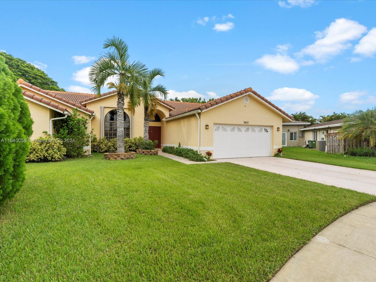 16621 Royal Poinciana Ct, Weston, Florida image 2