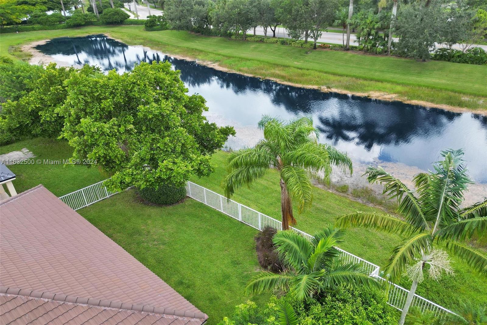 760 Tulip Cir, Weston, Florida image 4