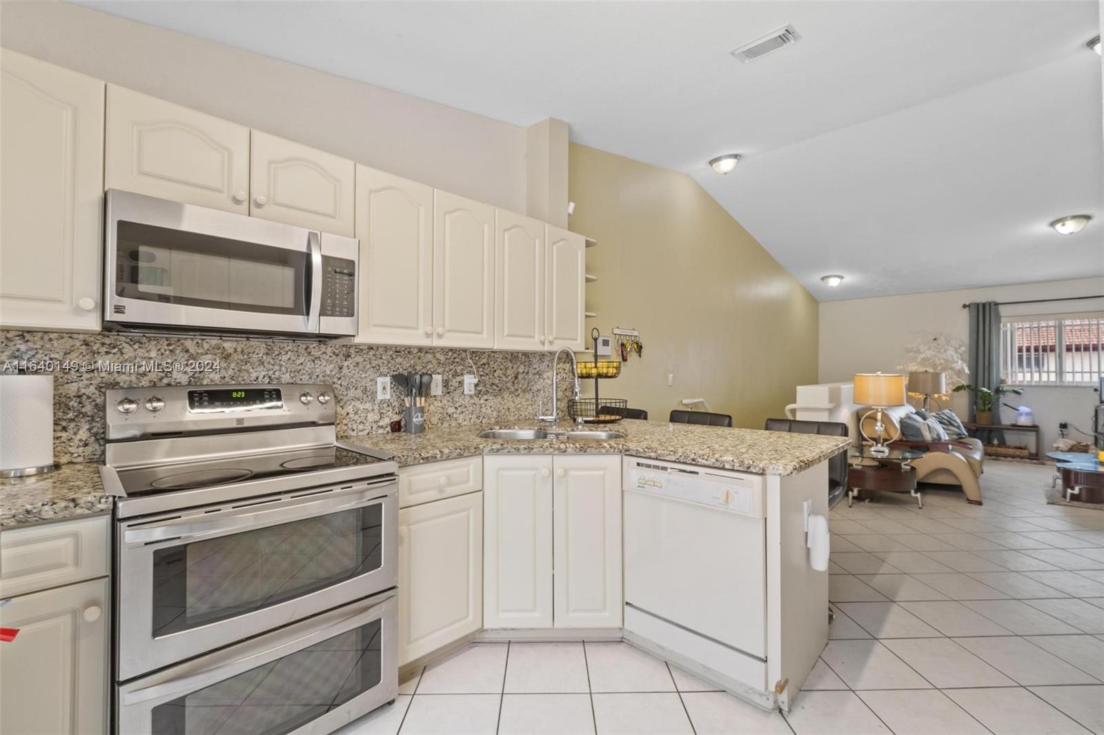 11027 W Okeechobee Rd #201, Hialeah Gardens, Florida image 9