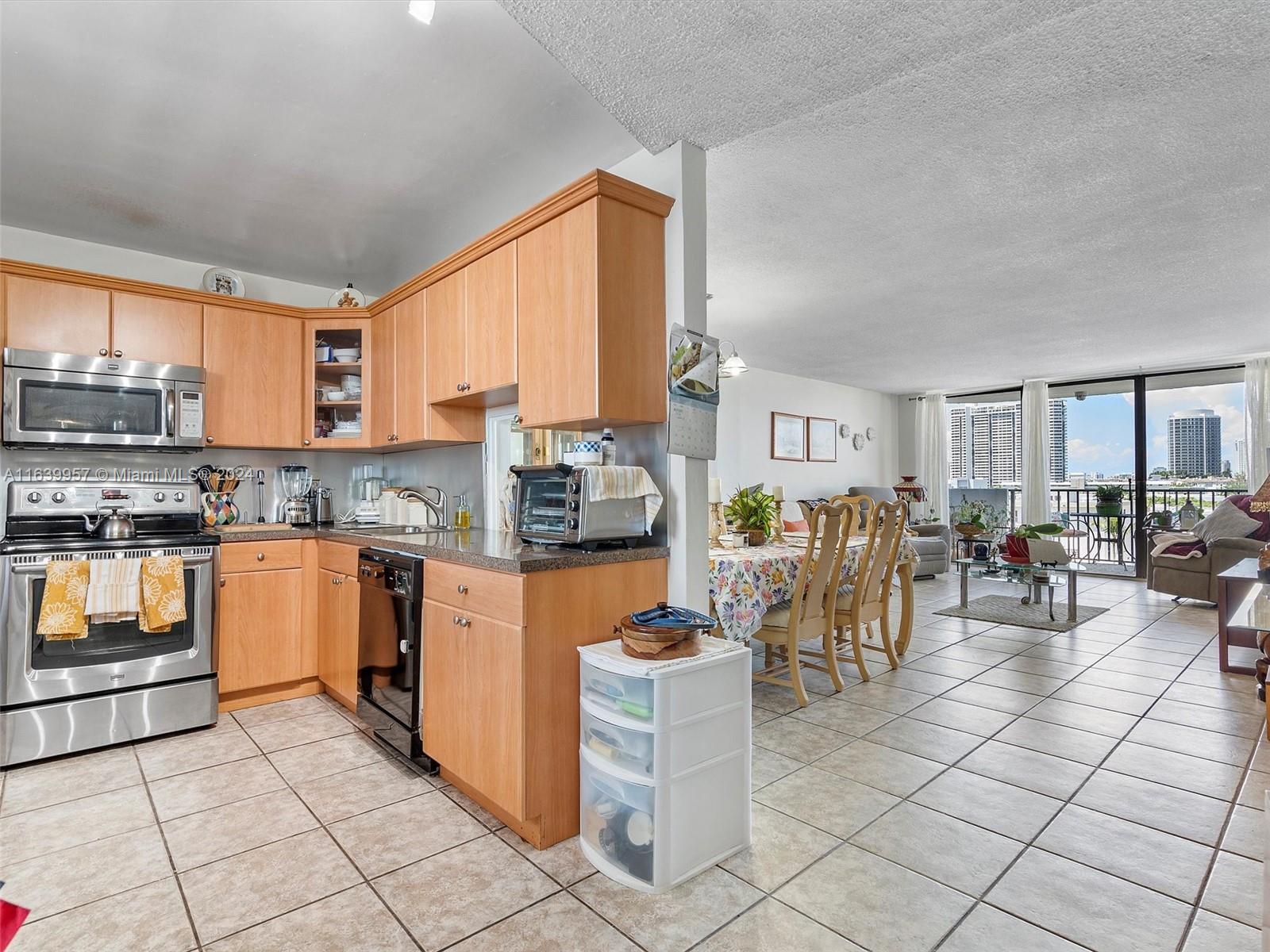 3703 NE 166th St #704, North Miami Beach, Florida image 3