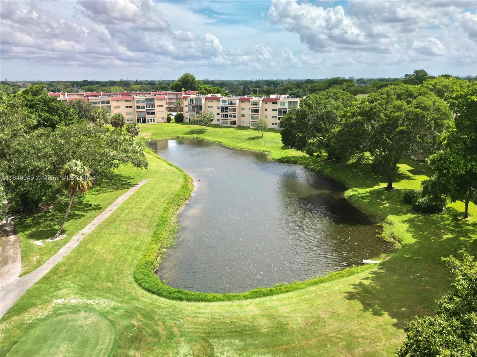 1040 Country Club Dr #404, Margate, Florida image 22