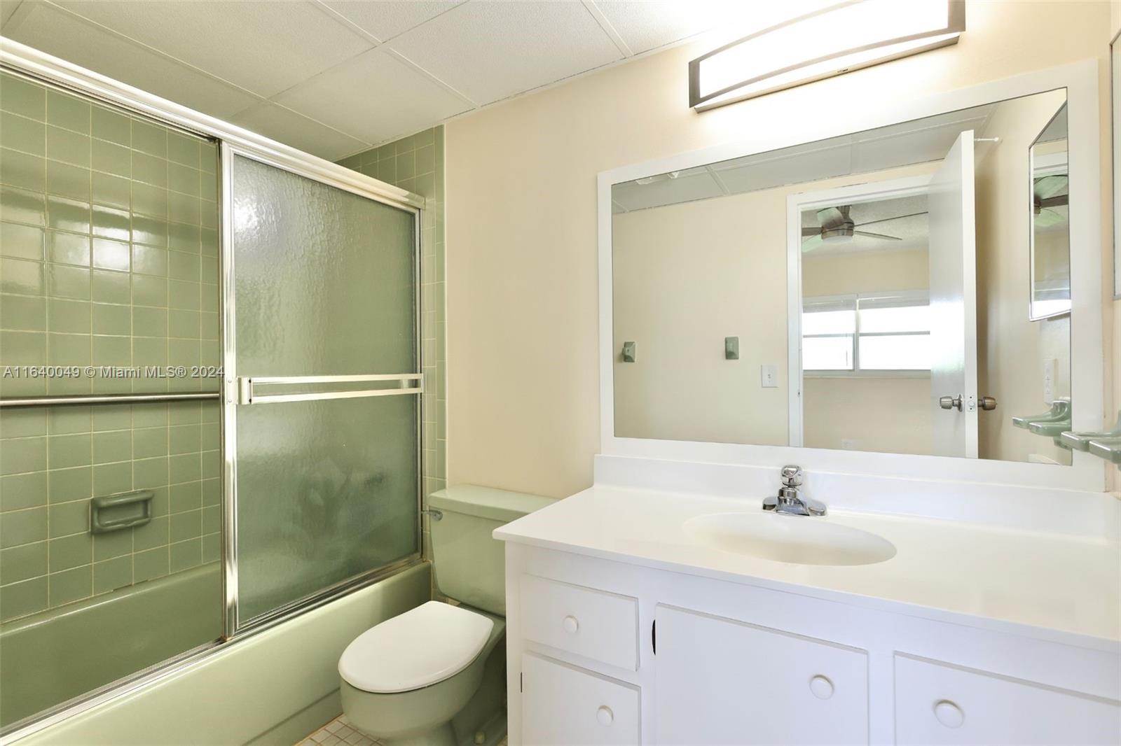 1040 Country Club Dr #404, Margate, Florida image 7