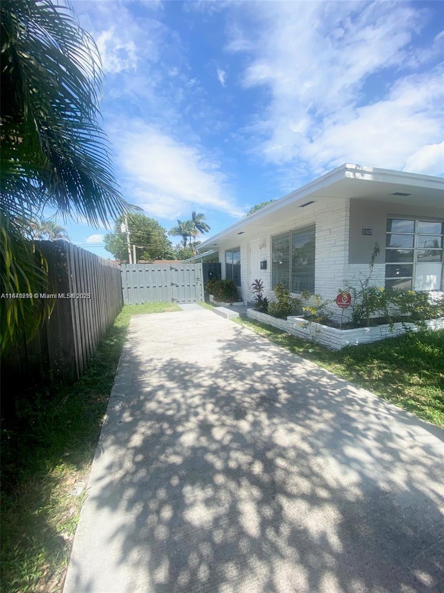 1005 NE 2nd St, Hallandale Beach, Florida image 43