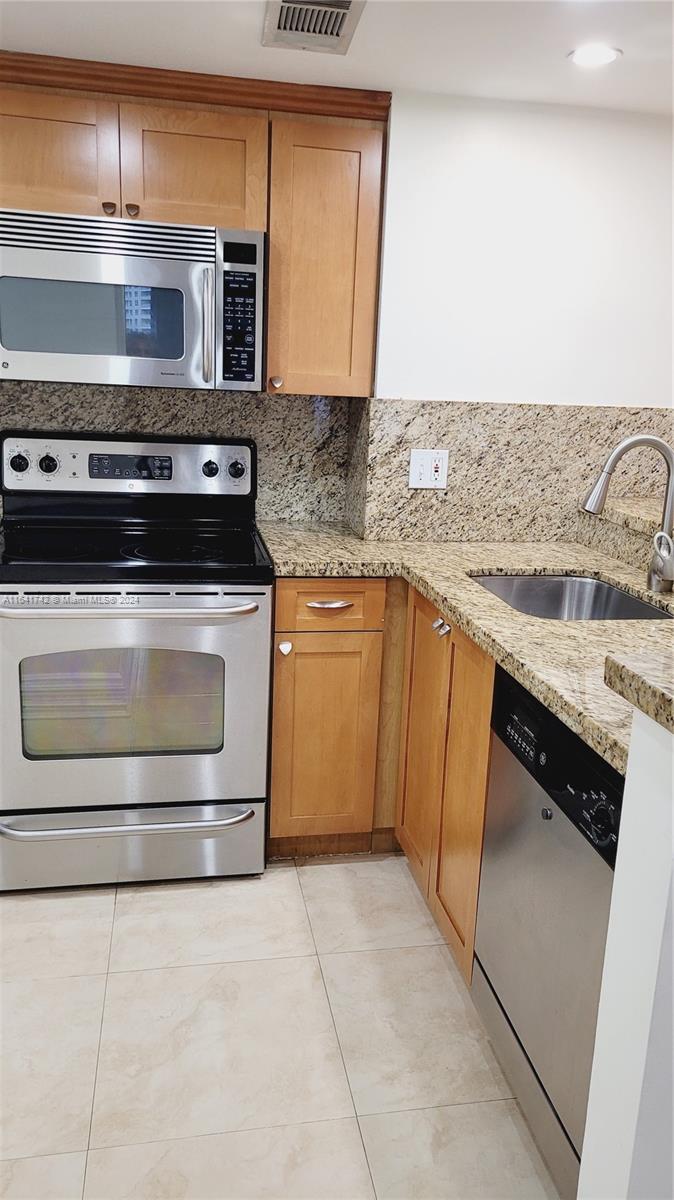 770 Claughton Island Dr #1713, Miami FL 33131
