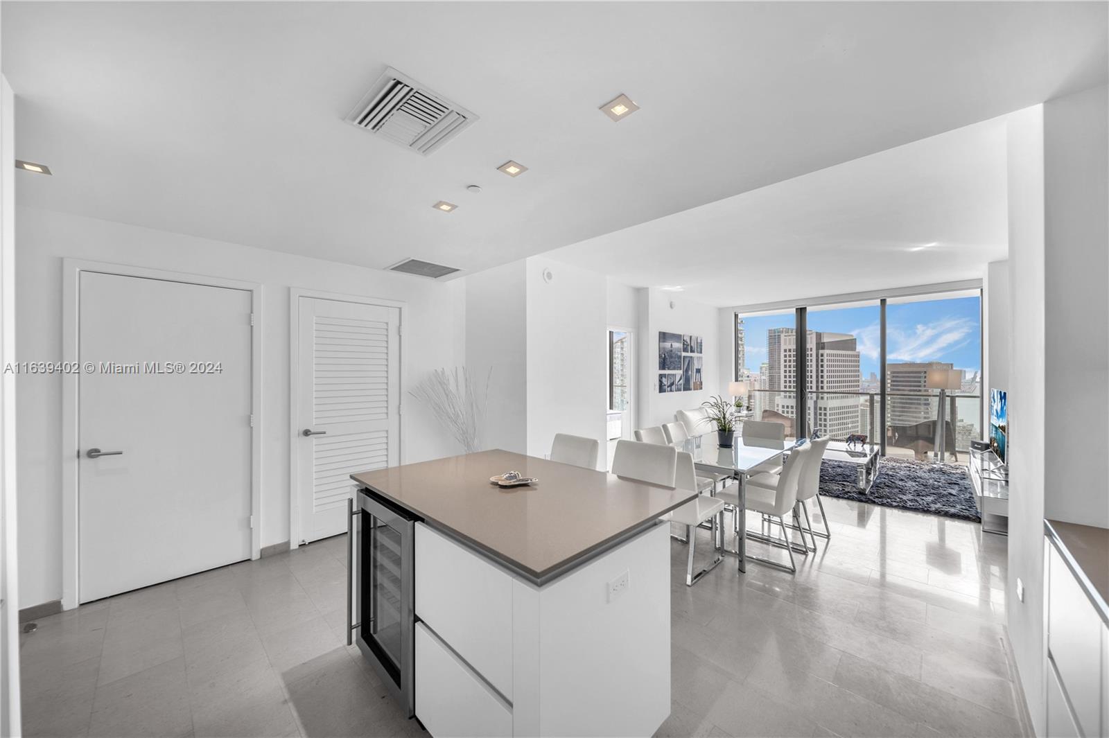 88 SW 7th St #3705, Miami FL 33130
