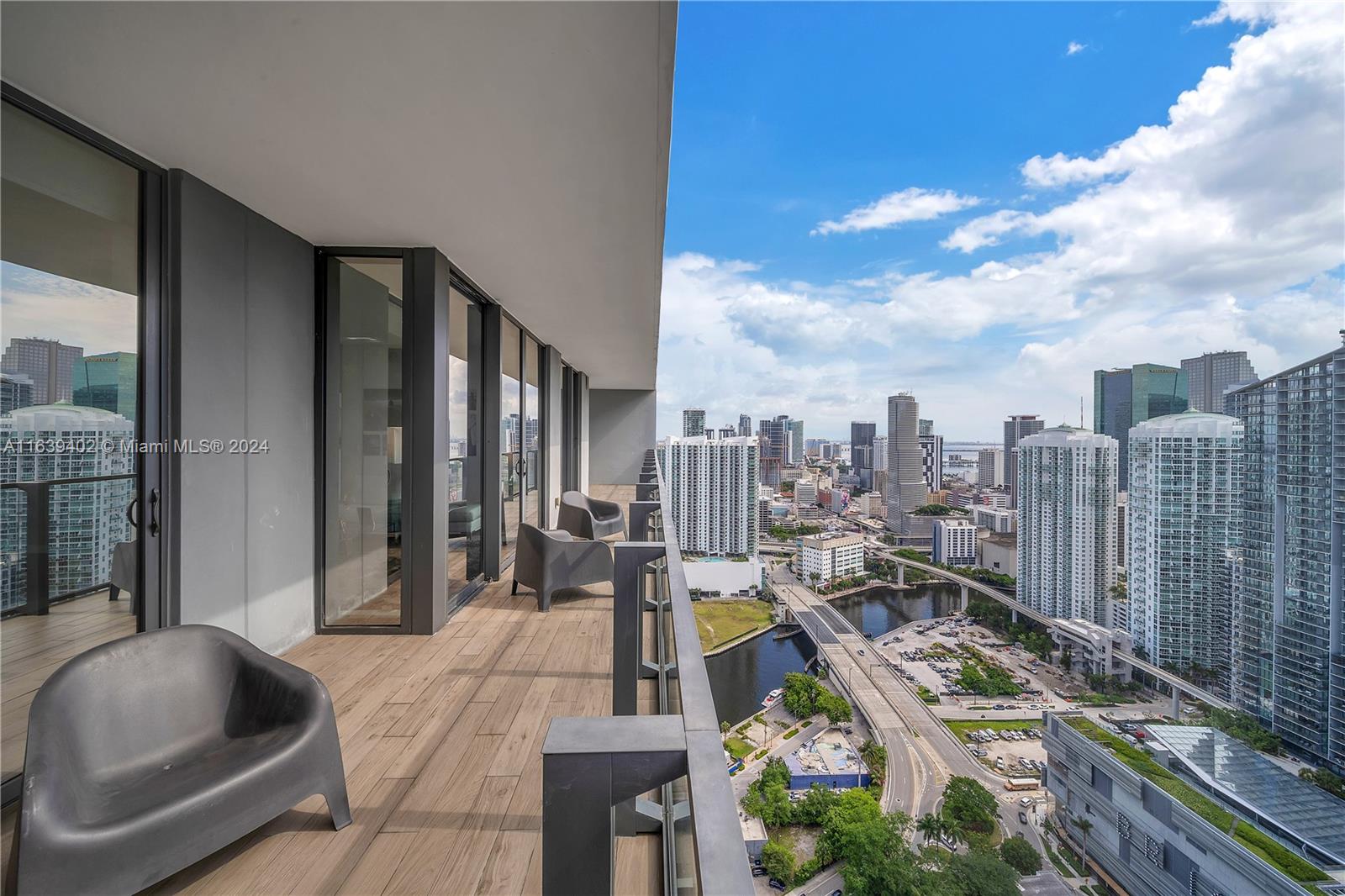 88 SW 7th St #3705, Miami FL 33130