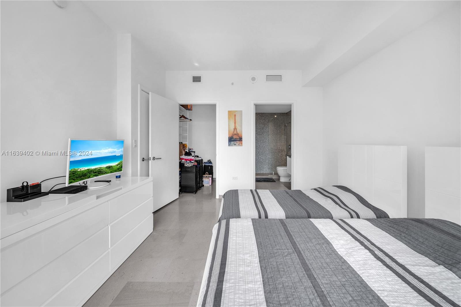 88 SW 7th St #3705, Miami FL 33130